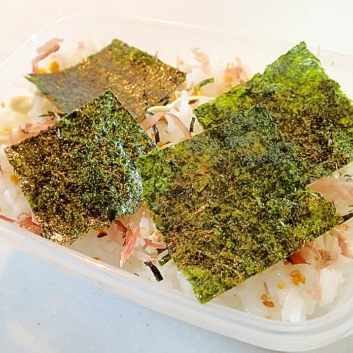 お弁当　のりたま・マヨ・かつお節と味付け海苔のご飯